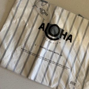 Aloha Collection Pinstripe Zipper Tote